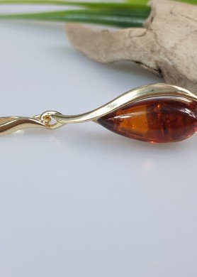 Paauksuotas sidabrinis mažas ir labai dailus pakabukas.