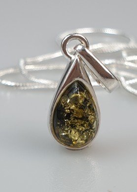 Minimalistinis žalio gintaro pakabukas "Lašas"