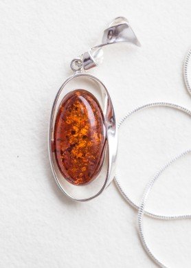 Sidabrinis pakabukas su gintaru