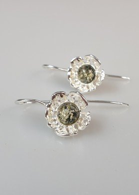 Sidabriniai auskarai su žaliu gintaru 