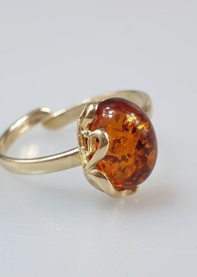 Auksinis žiedas su gintaru 