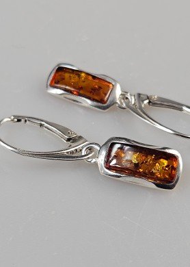 Sidabriniai kvadratiniai kabantys auskarai su gintaru