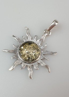 Žalio gintaro pakabukas "Saulė"