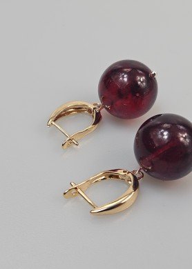 Raudono gintaro auskarai su auksu
