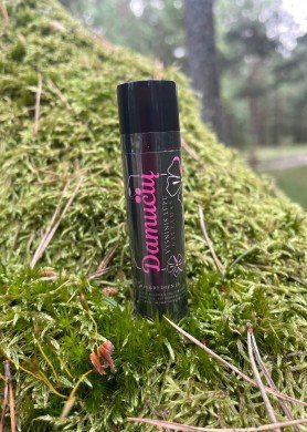 Damučių vyšninis lūpų balzamas