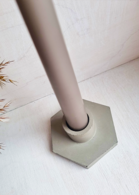 Šiašiakampė žvakidė