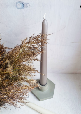 Šiašiakampė žvakidė