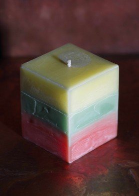 Žvakė Lietuvos trispalvės motyvais