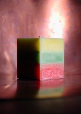 Žvakė Lietuvos trispalvės motyvais