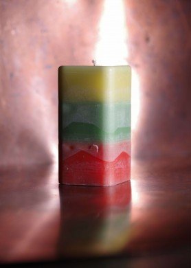 Žvakė Lietuvos trispalvės motyvais