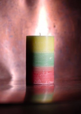 Žvakė Lietuvos trispalvės motyvais