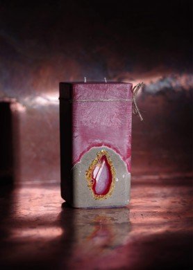 Aukšta kvadratinė žvakė su agatu