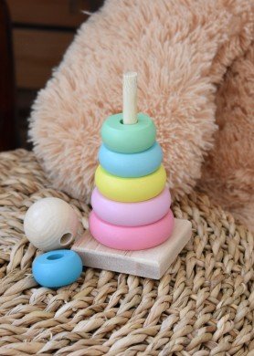 Pastelinių spalvų žiedų bokštelis