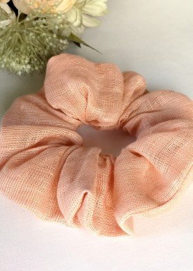 Persiko rožinė lino plaukų gumytė