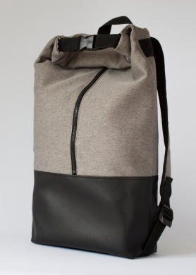 Pilka kuprinė su užtrauktuku priekyje