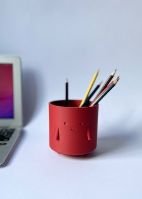 Pieštukinė „Šypsniukas“, tamsiai raudona spalva