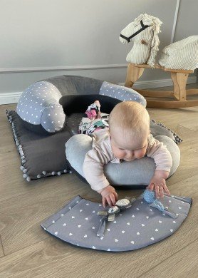 Sėdinukas + kilimėlis 75×65 cm ,,Širdelės,,