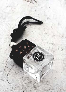 Kvapai automobiliui kabinami „noriu ir noriu“