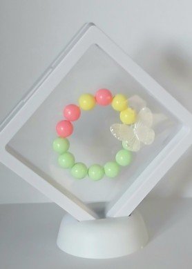 Vaikiška plastikinių karoliukų apyrankė