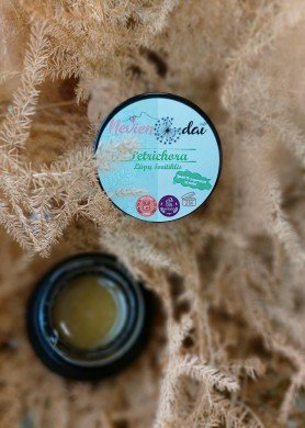 Mėtinis lūpų šveitiklis su cukranendrių cukrumi PETRICHORA