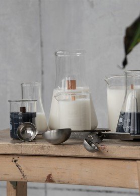 Žvakė cheminėje stiklinėje KOFEINAS 100 ml